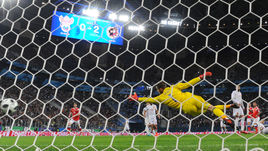 Вторник. Санкт-Петербург. Россия - Испания - 3:3. 41-я минута. Первый гол Федора СМОЛОВА.