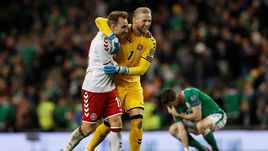 Вторник. Дублин. Ирландия - Дания - 1:5. Автор хет-трика Кристиан ЭРИКСЕН и Каспер ШМАЙХЕЛЬ празднуют победу.