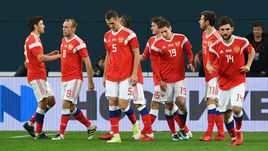 Вторник. Санкт-Петербург. Россия - Испания - 3:3. Россияне празднуют забитый мяч.