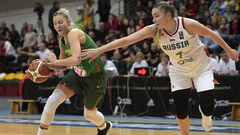 Мария ВАДЕЕВА (справа) и Моника ГРИГАЛАУСКИТЕ. Фото fiba.com Мария ВАДЕЕВА (справа) и Моника ГРИГАЛАУСКИТЕ. Фото fiba.com