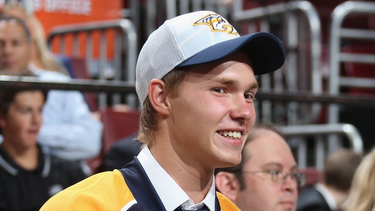 Владислав КАМЕНЕВ на драфте-2014. Фото AFP Владислав КАМЕНЕВ на драфте-2014. Фото AFP