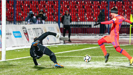 Суббота. Хабаровск. "СКА-Хабаровск" - ЦСКА - 2:4. Алан ДЗАГОЕВ провел первый мяч в ворота Александра ДОВБНИ.