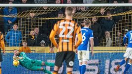 Суббота. Халл. "Халл Сити" - "Ипсвич" - 2:2. Команда Леонида Слуцкого упустила победу на последних минутах.