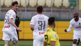 Воскресенье. Каспийск. "Анжи" - "Локомотив" - 0:1. Радость автора победного гола Алексея МИРАНЧУКА (№59).