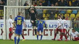 Воскресенье. Ростов-на-Дону. "Ростов" - "Амкар" - 0:0. Поразить ворота друг друга соперники не смогли даже с помощью 11-метровых ударов.