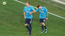 Воскресенье. Санкт-Петербург. "Зенит" - "Тосно" - 5:0. 86-я минута. Только что Артем ДЗЮБА (№22) с помощью Далера КУЗЯЕВА провел свой первый гол в этом чемпионате и установил окончательный счет.