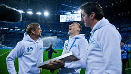 Воскресенье. Санкт-Петербург. "Зенит" - "Тосно" - 5:0. Анатолий ТИМОЩУК, Павел ПОГРЕБНЯК и Камил ЧОНТОФАЛЬСКИ приехали на празднование 10-летия первого чемпионства хозяев.