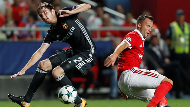 Мариу ФЕРНАНДЕС (слева) и Харис СЕФЕРОВИЧ. Фото REUTERS Мариу ФЕРНАНДЕС (слева) и Харис СЕФЕРОВИЧ. Фото REUTERS