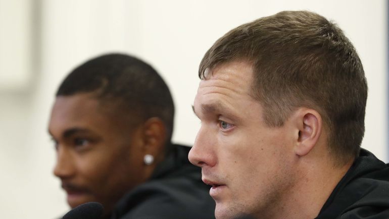 Главный тренер ЦСКА Виктор ГОНЧАРЕНКО (справа) и нападающий ВИТИНЬЮ. Фото REUTERS Главный тренер ЦСКА Виктор ГОНЧАРЕНКО (справа) и нападающий ВИТИНЬЮ. Фото REUTERS