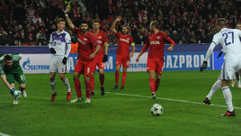 Вторник. Москва. "Спартак" - "Марибор" - 1:1. 90+2-я минута. Ясмин МЕШАНОВИЧ сравнивает счет в матче.