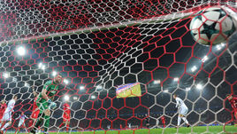 Вторник. Москва. "Спартак" - "Марибор" - 1:1. 90+2-я минута. Ответный гол Ясмина МЕШАНОВИЧА в ворота Александра СЕЛИХОВА.