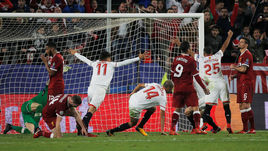 Вторник. Севилья. "Севилья" - "Ливерпуль" - 3:3. 90+3-я минута. Гол Гвидо ПИСАРРО (14) принес ничью хозяевам, которые проигрывали со счетом 0:3.