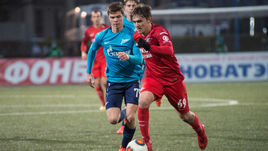 Сегодня. Санкт-Петербург. "Зенит-2" - "Спартак-2" - 1:1. Денис ДАВЫДОВ (№69) и Даниил ПЕНЧИКОВ.