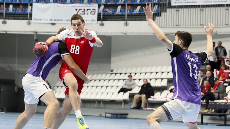 Спартаковцы не щадяд соперников. Фото Василий ПОНОМАРЕВ Спартаковцы не щадяд соперников. Фото Василий ПОНОМАРЕВ