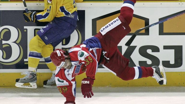 Максим РЫБИН (№39) в матче Евротура со Швецией. Фото REUTERS Максим РЫБИН (№39) в матче Евротура со Швецией. Фото REUTERS