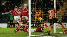 Сегодня. Кингстон-апон-Халл. "Халл Сити" - "Бристоль Сити" - 2:3. Гости вырвали победу на последних минутах встречи.