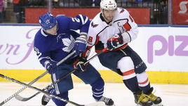 Суббота. Торонто. "Торонто" - "Вашингтон" - 2:4. Никита ЗАЙЦЕВ (22) и его партнеры не смогли остановить Александра ОВЕЧКИНА (8).