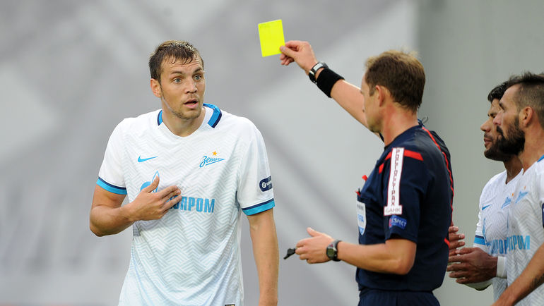 Виталий МЕШКОВ и зенитовец Артем ДЗЮБА. Фото Алексей ИВАНОВ Виталий МЕШКОВ и зенитовец Артем ДЗЮБА. Фото Алексей ИВАНОВ