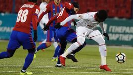 Понедельник. Хабаровск. "СКА-Хабаровск" - "Локомотив" - 1:2. В атаке Джефферсон ФАРФАН.