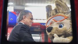 Вторник. Москва. Виталий МУТКО и талисман ЧМ-2018 Волк Забивака в фирменном вагоне метро.