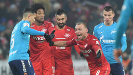 Вчера. Москва. "Спартак" – "Зенит" – 3:1. Леандро ПАРЕДЕС, ЛУИЗ АДРИАНУ, Александр САМЕДОВ, Денис ГЛУШАКОВ, Дмитрий ПОЛОЗ (слева направо).