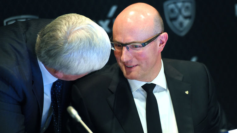 Дмитрий ЧЕРНЫШЕНКО (справа). Фото Владимир БЕЗЗУБОВ, photo.khl.ru Дмитрий ЧЕРНЫШЕНКО (справа). Фото Владимир БЕЗЗУБОВ, photo.khl.ru