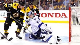 Среда. Бостон. "Бостон"- "Тампа-Бэй" - 3:2. Вратарь "Молний" Андрей ВАСИЛЕВСКИЙ отразил 33 броска.