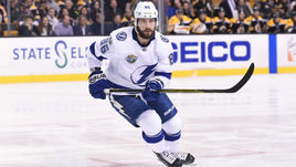 Среда. Бостон. "Бостон"- "Тампа-Бэй" - 3:2. Форвард "Молний" Никита КУЧЕРОВ.