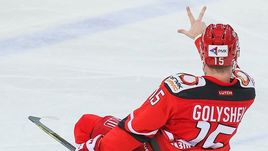 Вторник. Екатеринбург. "Автомобилист" - "Спартак" - 4:2. Анатолий ГОЛЫШЕВ отмечает хет-трик.