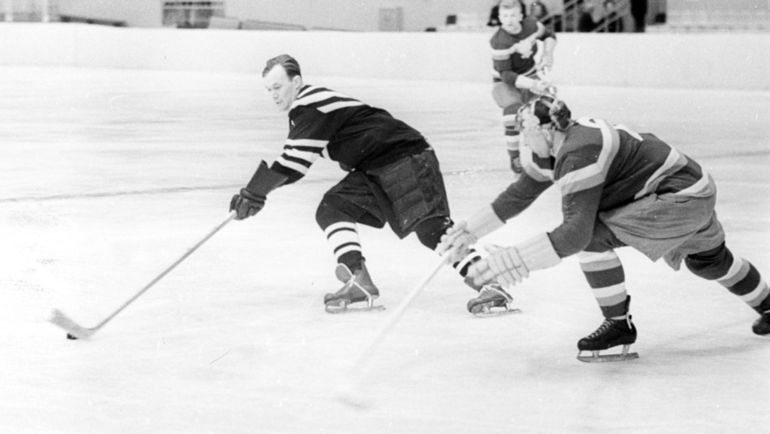 Всеволод БОБРОВ (слева). Фото Олег НЕЕЛОВ. Всеволод БОБРОВ (слева). Фото Олег НЕЕЛОВ.