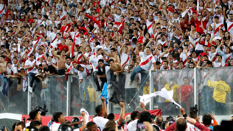 Сборная Перу в Россию едет. А ее болельщики? Фото REUTERS Сборная Перу в Россию едет. А ее болельщики? Фото REUTERS