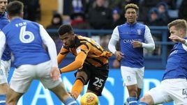 Нападающий "Халла" Фрэйзер КЭМПБЕЛЛ (25).