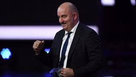 Главный тренер сборной России Станислав ЧЕРЧЕСОВ.