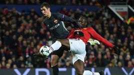 Вторник. Манчестер. "Манчестер Юнайтед" - ЦСКА - 2:1. 64-я минута. Защитник армейцев Виктор ВАСИН не успевает помешать Ромелу ЛУКАКУ сравнять счет.