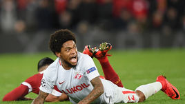 Среда. Ливерпуль. "Ливерпуль" - "Спартак" - 7:0. Луиз АДРИАНО - на газоне.