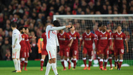 Среда. Ливерпуль. "Ливерпуль" - "Спартак" - 7:0. Горечь Лоренсо МЕЛЬГАРЕХО после очередного пропущенного мяча.