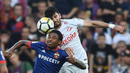 Армеец ВИТИНЬЮ (слева) и спартаковец Сердар ТАСКИ: чья команда победит в воскресенье?