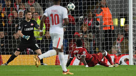 Среда. Ливерпуль. "Ливерпуль" - "Спартак" - 7:0. Садио МАНЕ поражает ворота Александра СЕЛИХОВА.