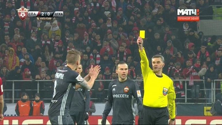 Понтус ВЕРНБЛУМ (№3) аплодирует решению судьи. Понтус ВЕРНБЛУМ (№3) аплодирует решению судьи.