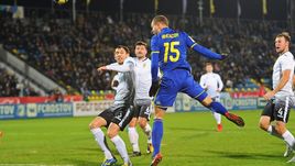 Сегодня. Ростов-на-Дону. "Ростов" - "Уфа" - 1:0. Сверрир ИНГАСОН (№15) забивает гол.