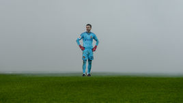 Воскресенье. Москва. "Спартак" - ЦСКА - 3:0. Игорь АКИНФЕЕВ во время остановки игры.