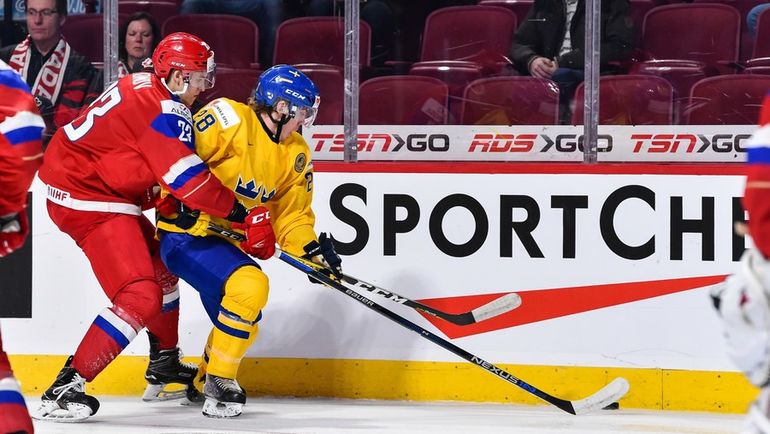 Григорий ДРОНОВ (слева) не поможет молодежной сборной. Фото AFP Григорий ДРОНОВ (слева) не поможет молодежной сборной. Фото AFP