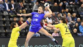 Юлия МАНАГАРОВА (в центре).