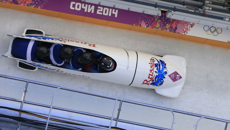 Боб четверки Александра Зубкова с разгоняющим Дмитрием Труненковым. Фото AFP Боб четверки Александра Зубкова с разгоняющим Дмитрием Труненковым. Фото AFP