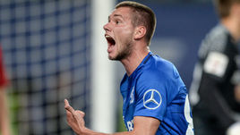 18 июля. Москва. "Динамо" - "Спартак" - 2:2. 90+2-я минута. Александр ТАШАЕВ только что сравнял счет в дерби.