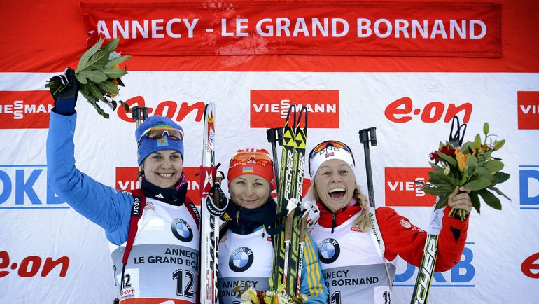 Ирина СТАРЫХ (слева) стала второй в гонке преследования в Анси в 2013 году. Фото AFP Ирина СТАРЫХ (слева) стала второй в гонке преследования в Анси в 2013 году. Фото AFP