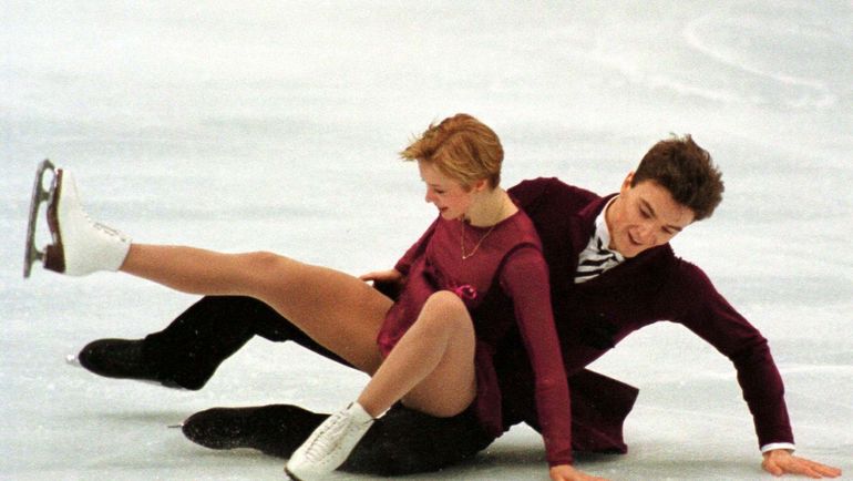 Падение Антона СИХАРУЛИДЗЕ и Елены БЕРЕЖНОЙ в произвольной программе на Олимпийских играх-98 в Нагано. Фото REUTERS Падение Антона СИХАРУЛИДЗЕ и Елены БЕРЕЖНОЙ в произвольной программе на Олимпийских играх-98 в Нагано. Фото REUTERS