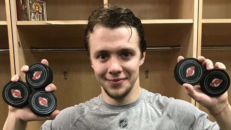 Артемий ПАНАРИН пока больше раздает, чем забивает. Артемий ПАНАРИН пока больше раздает, чем забивает.