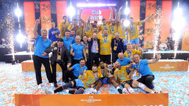 Воскресенье. Краков. "Чивитанова" - "Зенит-Казань" - 0:3. Награждение казанцев после победы на клубном чемпионате мира.