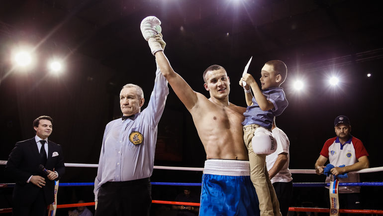 2 июня 2016 года. Максим ВЛАСОВ празднует победу над Исмаилом Силлахом, которого он нокаутировал в третьем раунде. Фото пресс-служба боя Власов - Силлах 2 июня 2016 года. Максим ВЛАСОВ празднует победу над Исмаилом Силлахом, которого он нокаутировал в третьем раунде. Фото пресс-служба боя Власов - Силлах